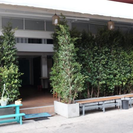 PLOY Hostel Bangkok Exterior foto