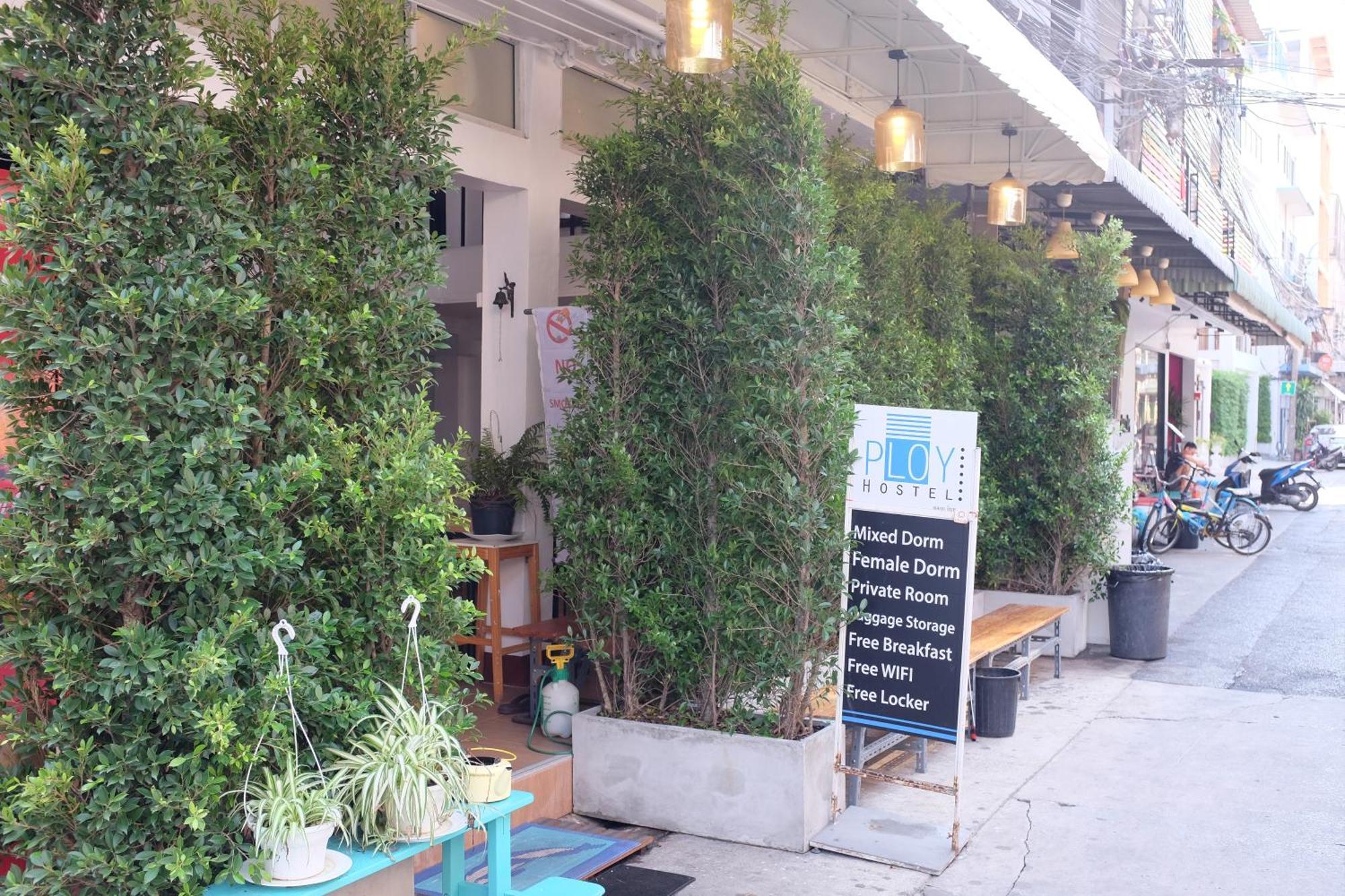 PLOY Hostel Bangkok Exterior foto