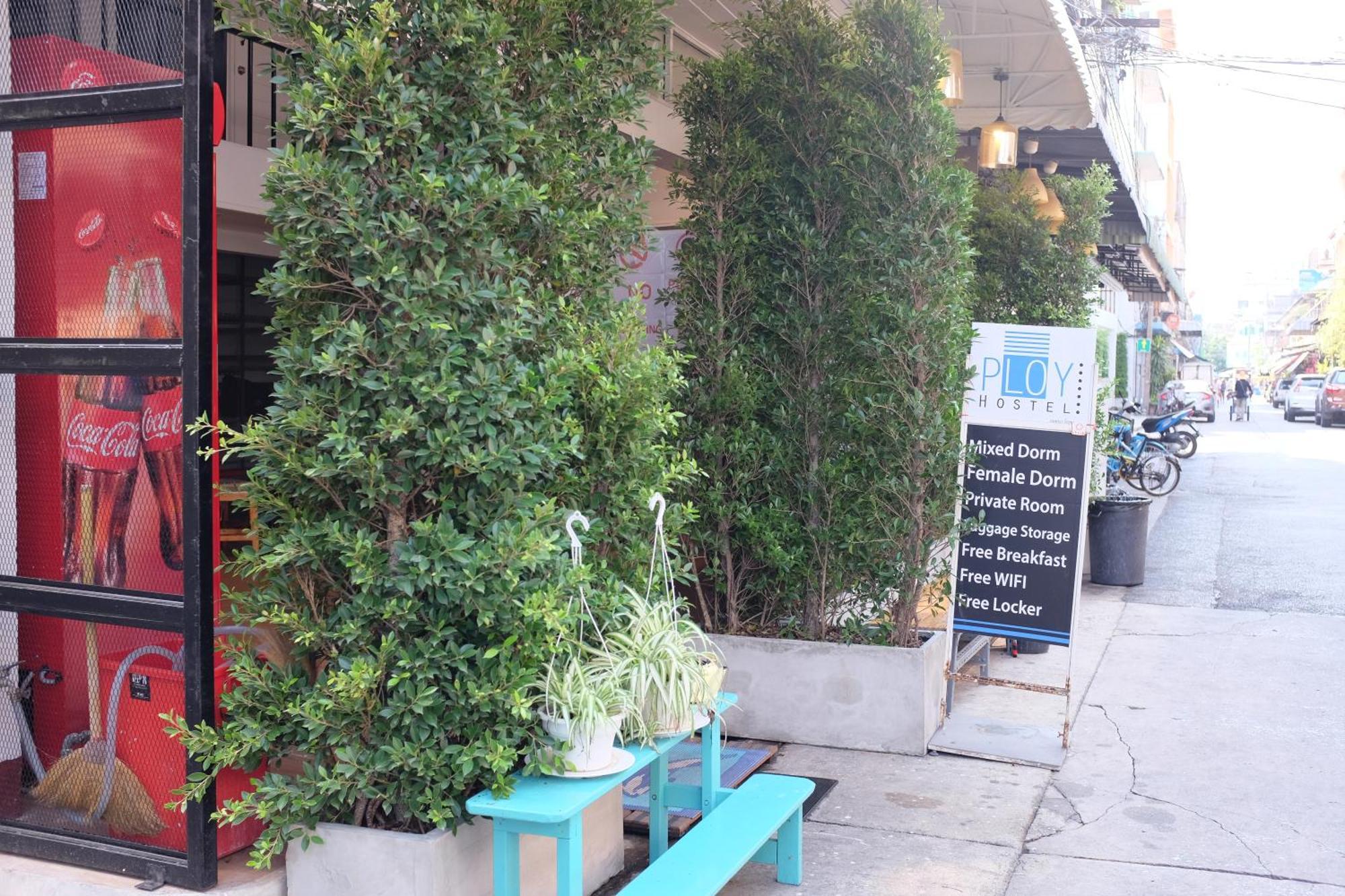 PLOY Hostel Bangkok Exterior foto