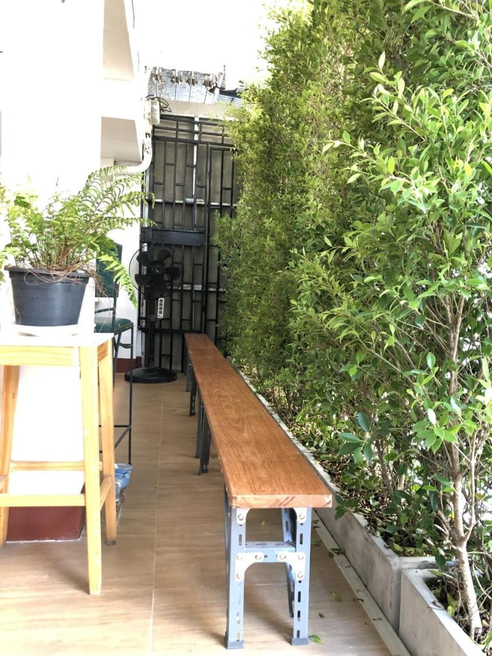 PLOY Hostel Bangkok Exterior foto